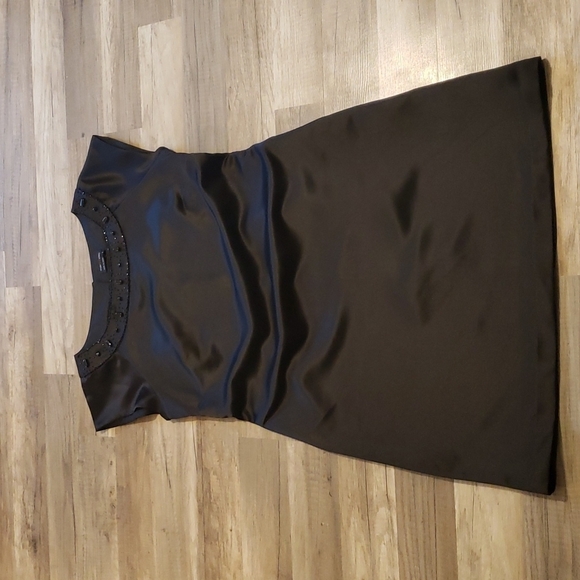 MAX AND CLEO BLACK SATIN SHIFT DRESS WITH BEADED NECKLINE SZ 12 - Picture 2 of 15